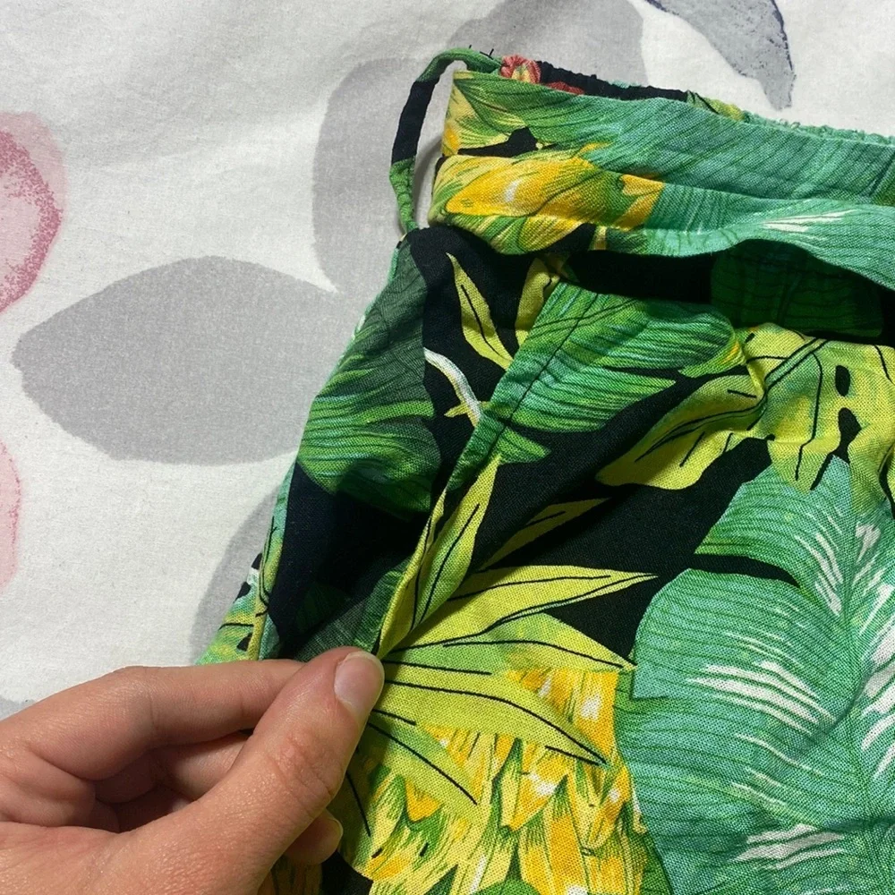 Nicole Miller Tropical Linen Blend Boho Beachy Novelty Coastal Shorts Size Small - Picture 2 of 5